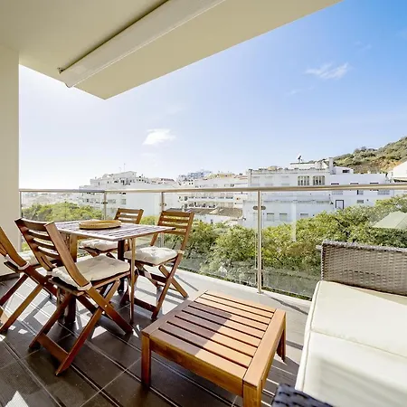 Апартаменты Modern Apartment, Old Town Albufeira, 7 Minute Walk To Beach *