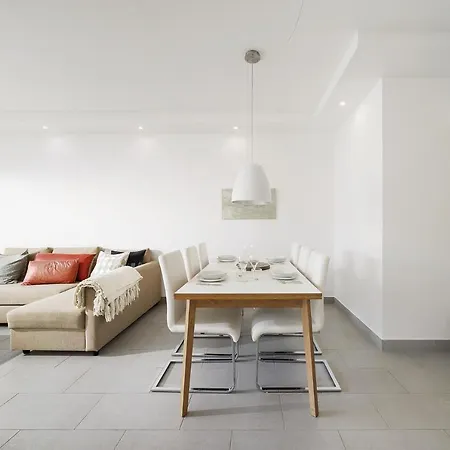 Modern Apartment, Old Town Albufeira, 7 Minute Walk To Beach Апартаменты