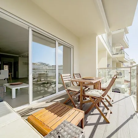 Апартаменты Modern Apartment, Old Town Albufeira, 7 Minute Walk To Beach *