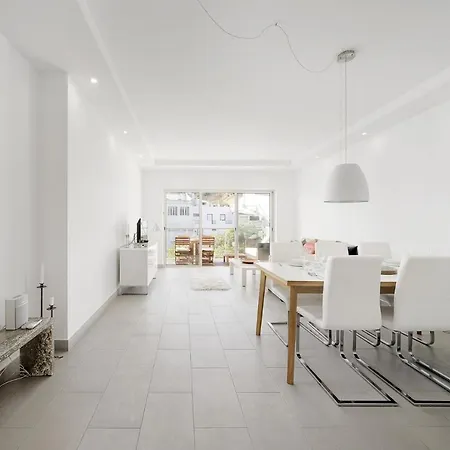 Modern Apartment, Old Town Albufeira, 7 Minute Walk To Beach Апартаменты