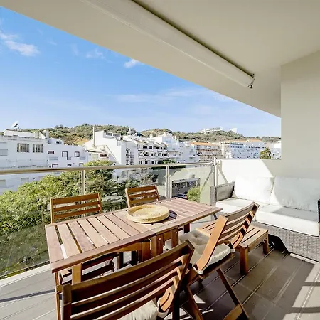 Апартаменты Modern Apartment, Old Town Albufeira, 7 Minute Walk To Beach Албуфейра