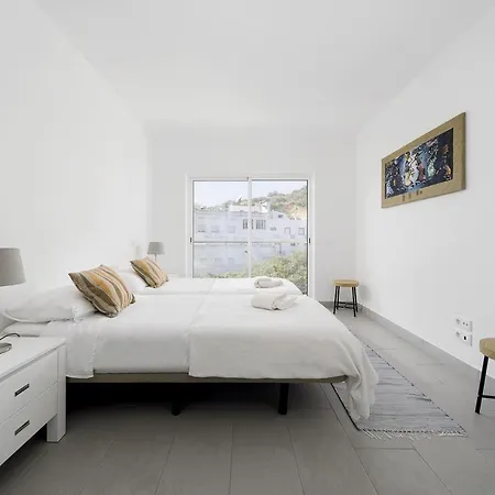 Апартаменты Modern Apartment, Old Town Albufeira, 7 Minute Walk To Beach Албуфейра